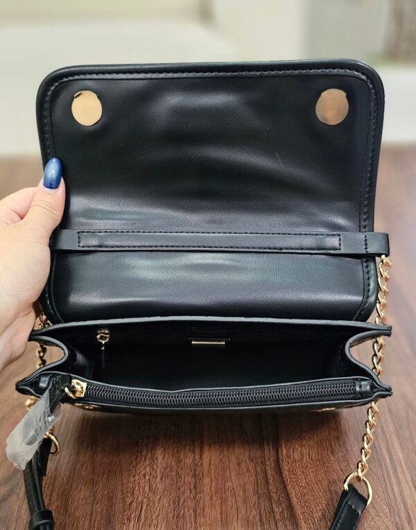 SaveClip.App_713463635_18266249665294085_7884622971414659710_n GUESS CARTERA MUJER INDIRA SHINY LOGO CROSSBODY NEGRO MONOGRAMA
